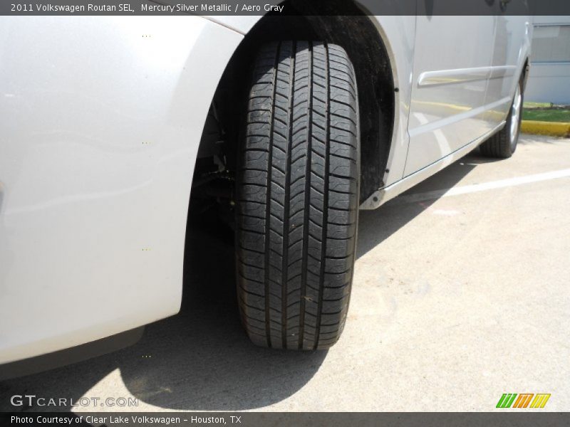 Mercury Silver Metallic / Aero Gray 2011 Volkswagen Routan SEL