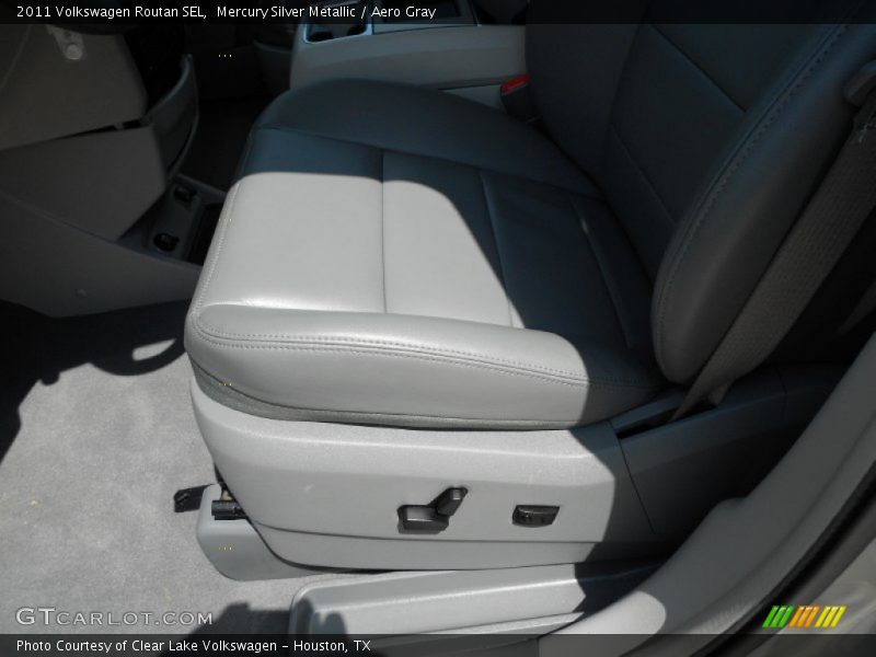 Mercury Silver Metallic / Aero Gray 2011 Volkswagen Routan SEL