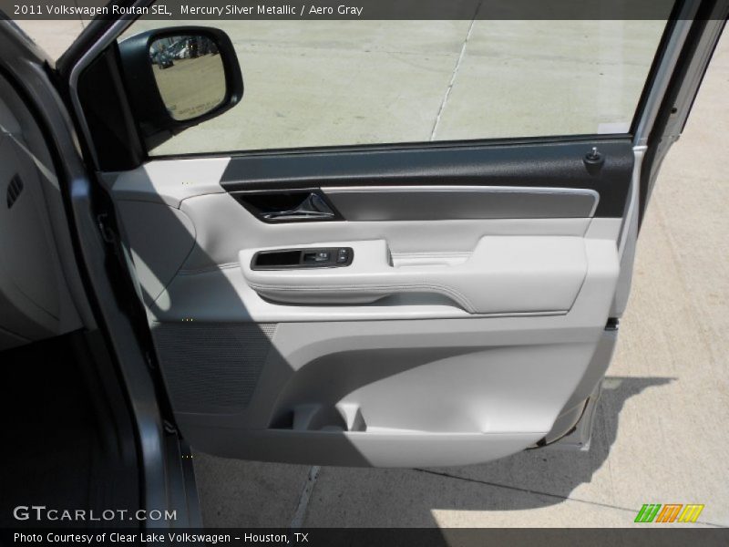 Mercury Silver Metallic / Aero Gray 2011 Volkswagen Routan SEL