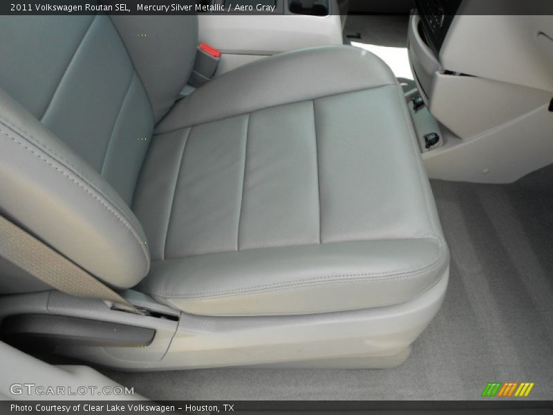 Mercury Silver Metallic / Aero Gray 2011 Volkswagen Routan SEL