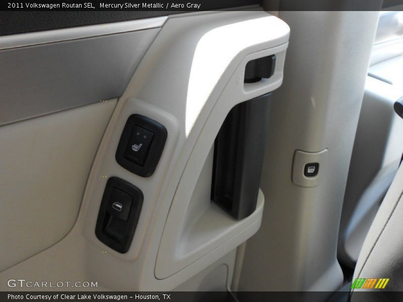 Mercury Silver Metallic / Aero Gray 2011 Volkswagen Routan SEL