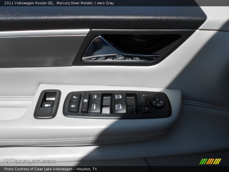 Mercury Silver Metallic / Aero Gray 2011 Volkswagen Routan SEL