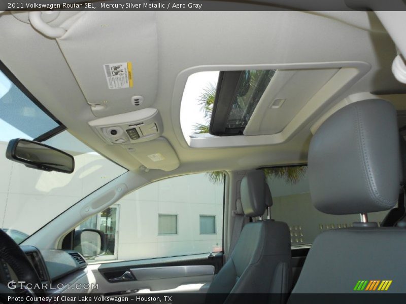 Mercury Silver Metallic / Aero Gray 2011 Volkswagen Routan SEL