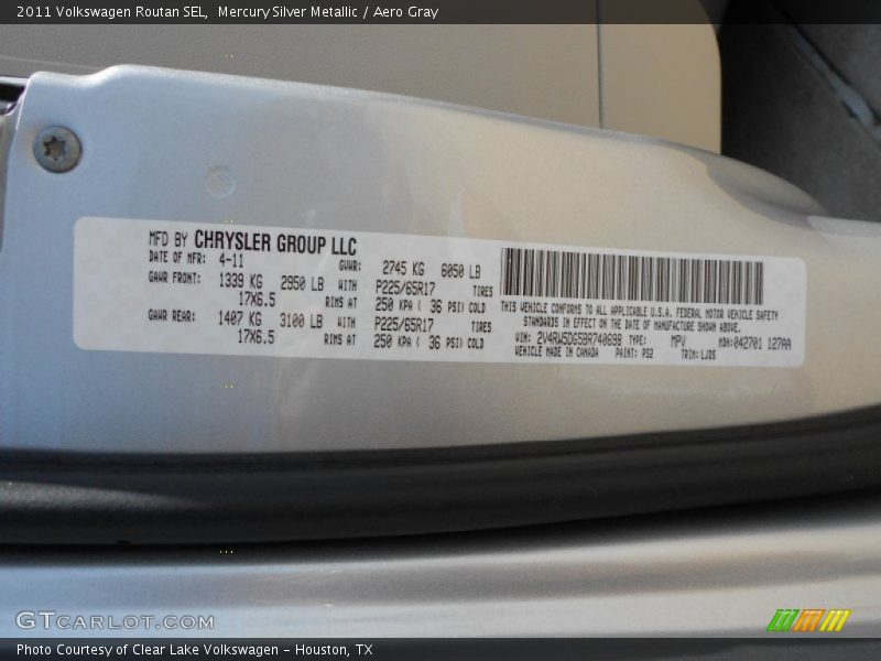 Mercury Silver Metallic / Aero Gray 2011 Volkswagen Routan SEL