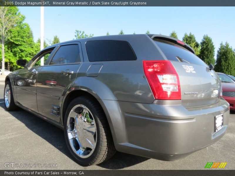 Mineral Gray Metallic / Dark Slate Gray/Light Graystone 2005 Dodge Magnum SXT