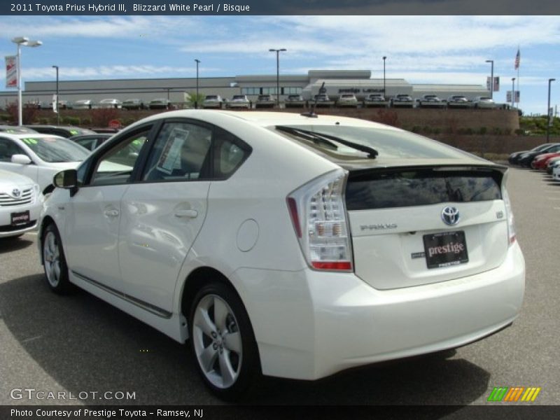 Blizzard White Pearl / Bisque 2011 Toyota Prius Hybrid III