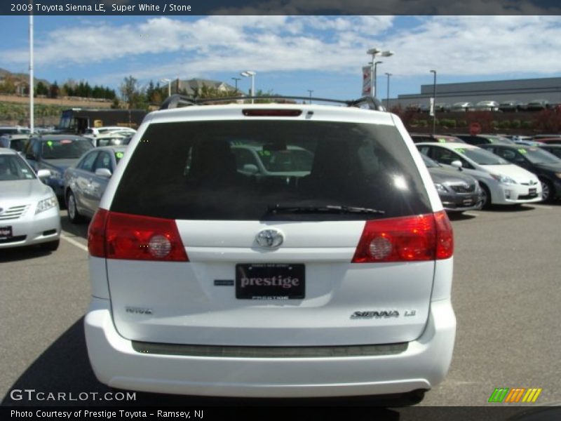 Super White / Stone 2009 Toyota Sienna LE