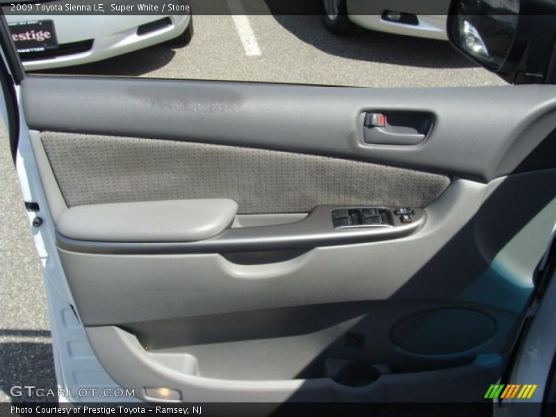 Super White / Stone 2009 Toyota Sienna LE