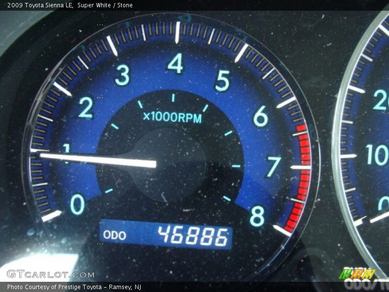 Super White / Stone 2009 Toyota Sienna LE