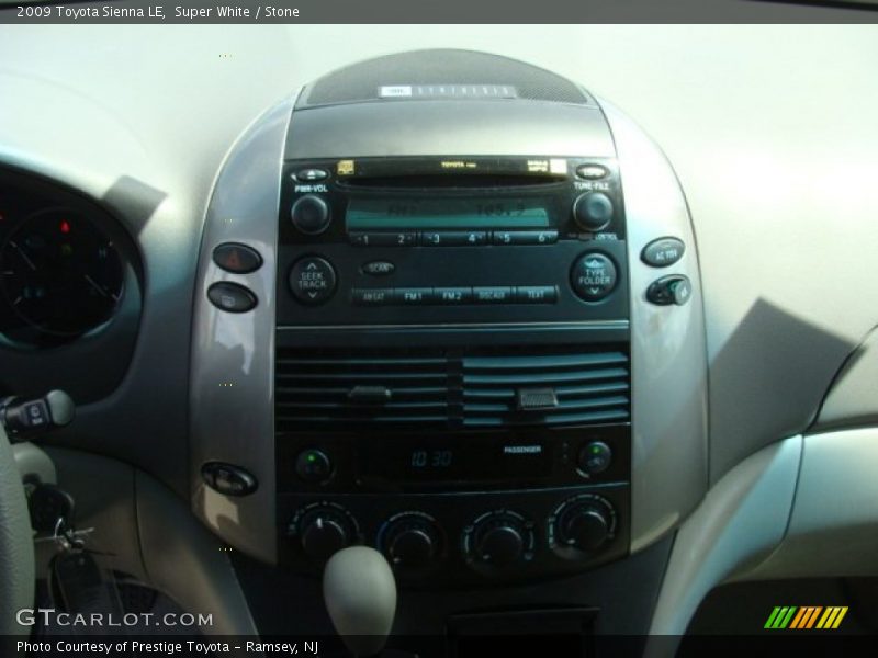 Super White / Stone 2009 Toyota Sienna LE