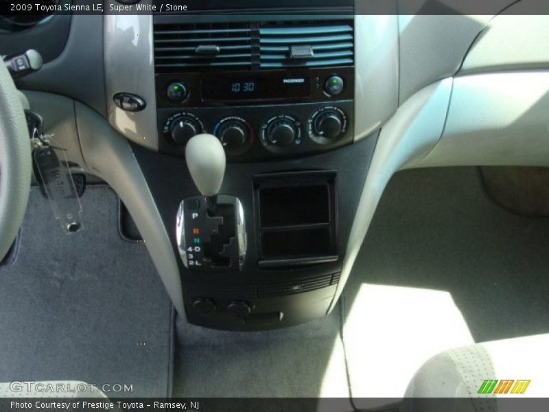 Super White / Stone 2009 Toyota Sienna LE