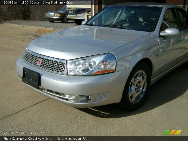 Silver Platinum / Gray 2004 Saturn L300 3 Sedan