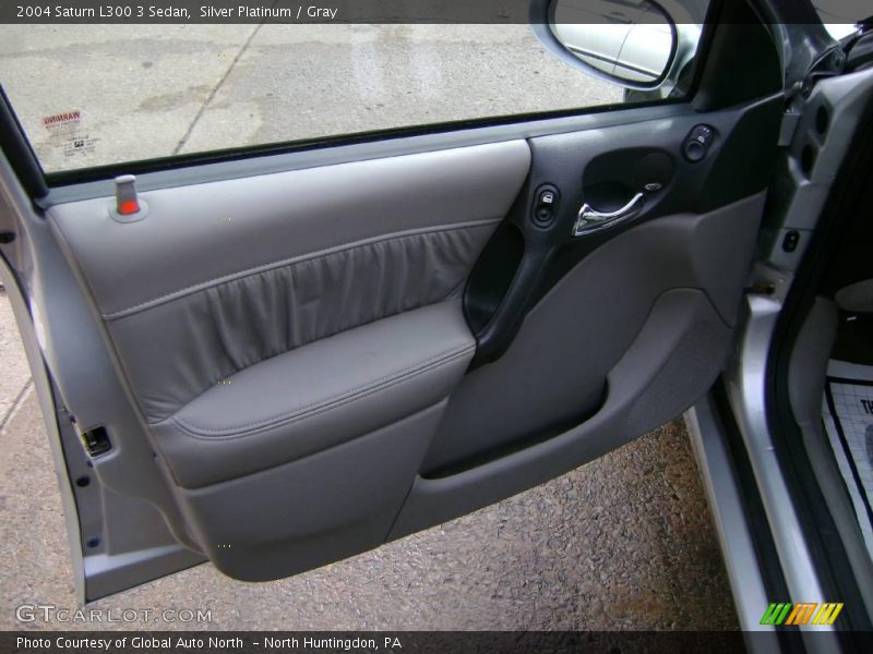 Silver Platinum / Gray 2004 Saturn L300 3 Sedan