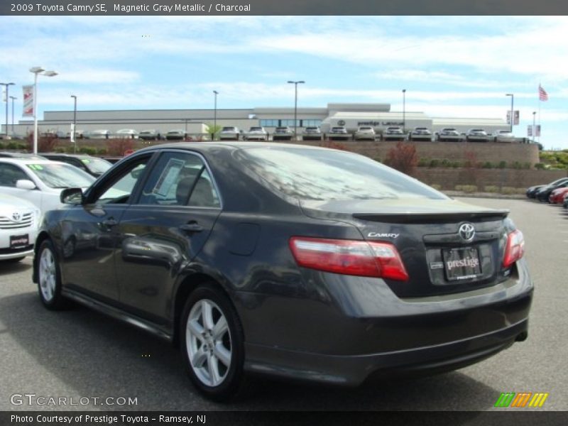 Magnetic Gray Metallic / Charcoal 2009 Toyota Camry SE