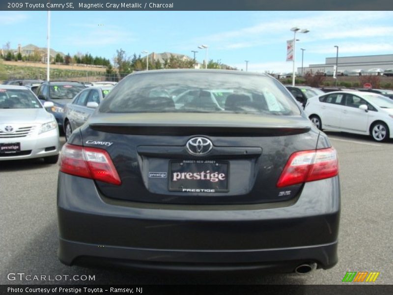 Magnetic Gray Metallic / Charcoal 2009 Toyota Camry SE