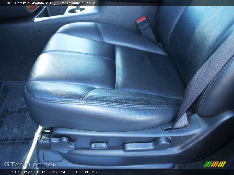 Summit White / Ebony 2009 Chevrolet Avalanche LT