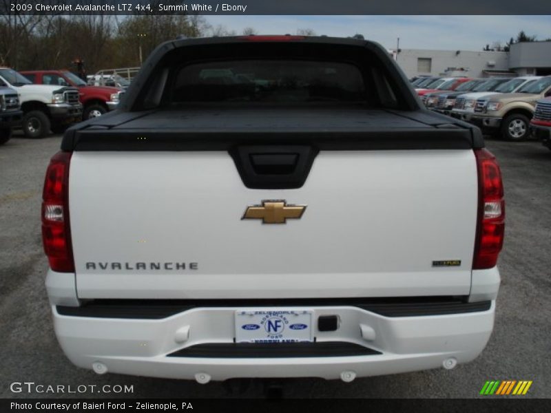 Summit White / Ebony 2009 Chevrolet Avalanche LTZ 4x4