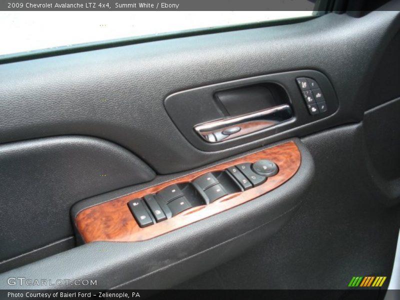 Summit White / Ebony 2009 Chevrolet Avalanche LTZ 4x4