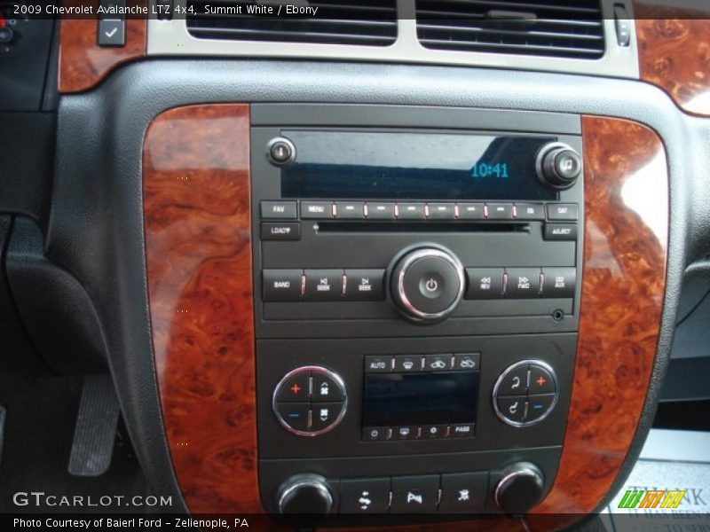 Summit White / Ebony 2009 Chevrolet Avalanche LTZ 4x4