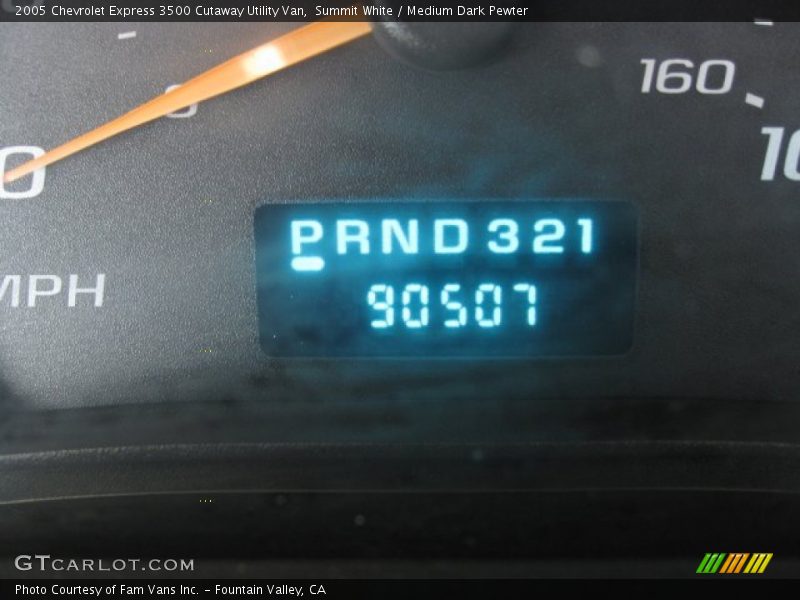 Summit White / Medium Dark Pewter 2005 Chevrolet Express 3500 Cutaway Utility Van
