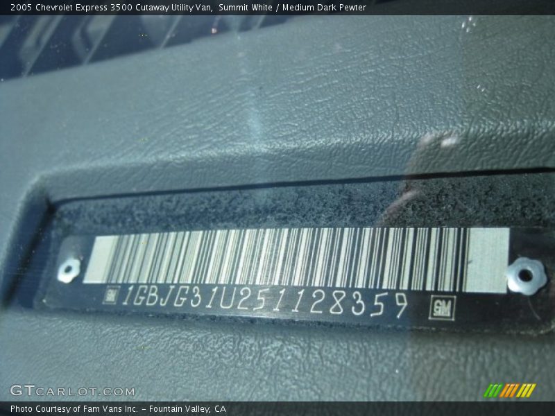 Summit White / Medium Dark Pewter 2005 Chevrolet Express 3500 Cutaway Utility Van