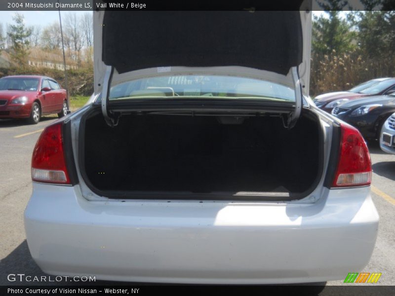 Vail White / Beige 2004 Mitsubishi Diamante LS