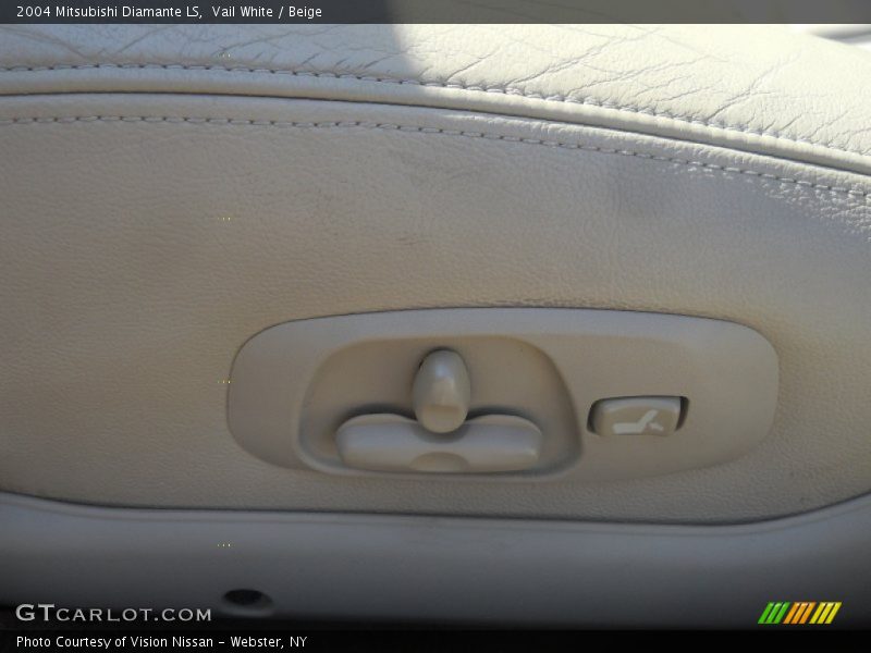 Vail White / Beige 2004 Mitsubishi Diamante LS