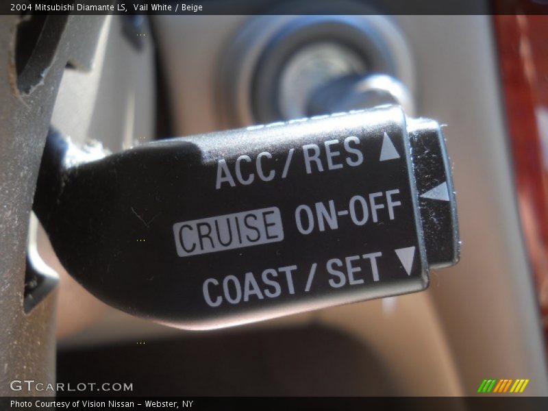 Vail White / Beige 2004 Mitsubishi Diamante LS