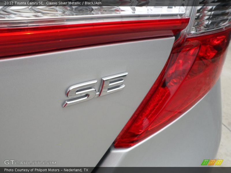 Classic Silver Metallic / Black/Ash 2012 Toyota Camry SE
