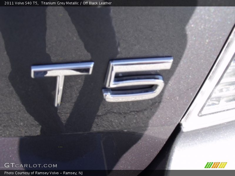 Titanium Grey Metallic / Off Black Leather 2011 Volvo S40 T5