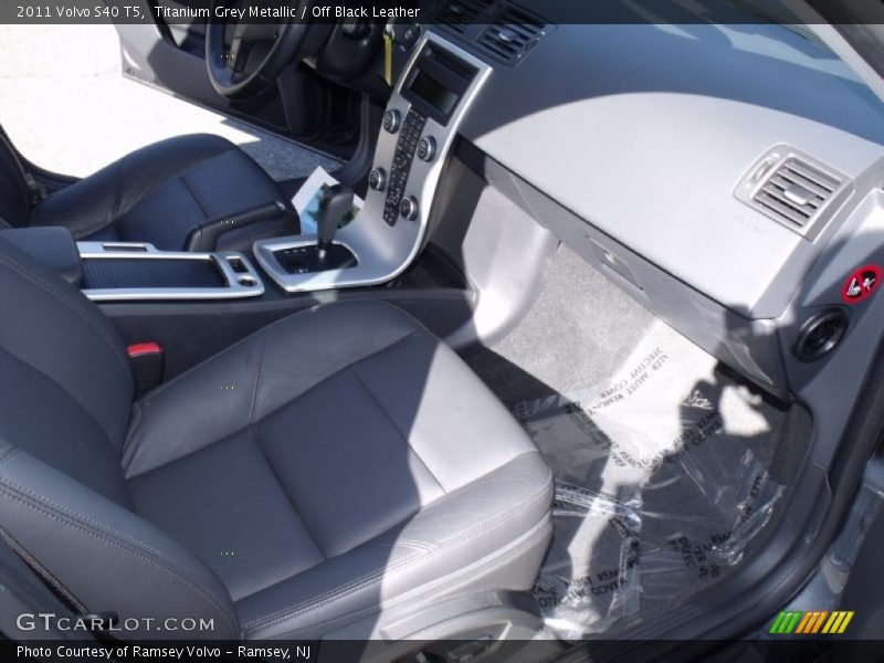 Titanium Grey Metallic / Off Black Leather 2011 Volvo S40 T5