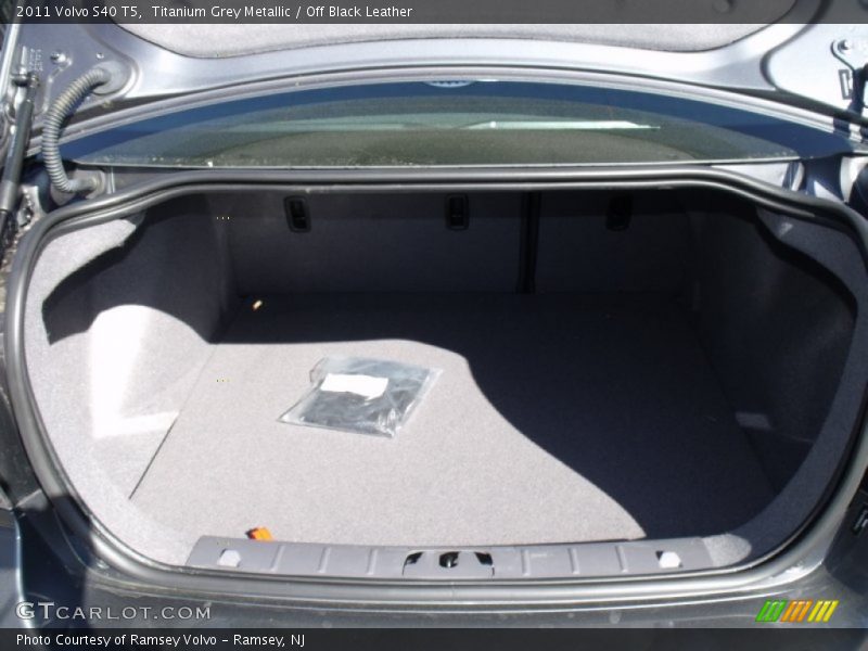Titanium Grey Metallic / Off Black Leather 2011 Volvo S40 T5