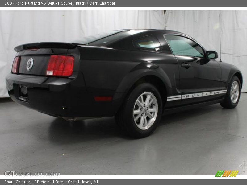 Black / Dark Charcoal 2007 Ford Mustang V6 Deluxe Coupe