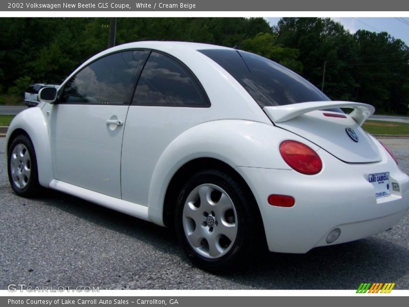 White / Cream Beige 2002 Volkswagen New Beetle GLS Coupe