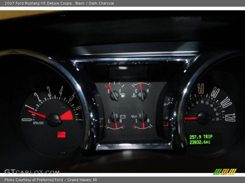 Black / Dark Charcoal 2007 Ford Mustang V6 Deluxe Coupe