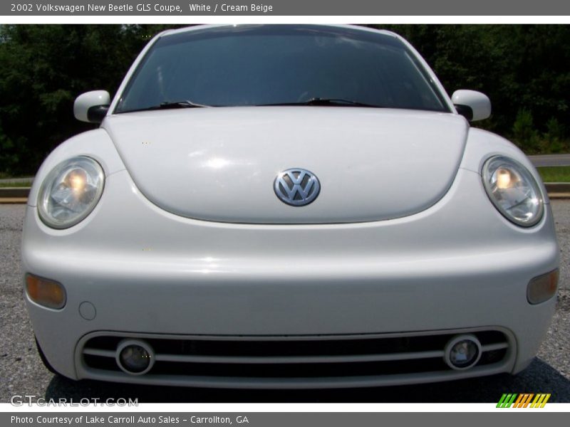 White / Cream Beige 2002 Volkswagen New Beetle GLS Coupe