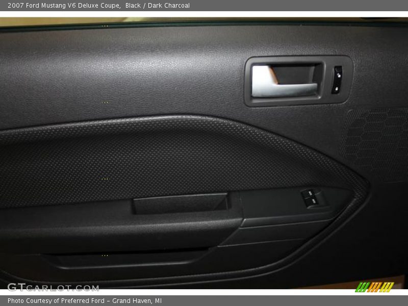 Black / Dark Charcoal 2007 Ford Mustang V6 Deluxe Coupe