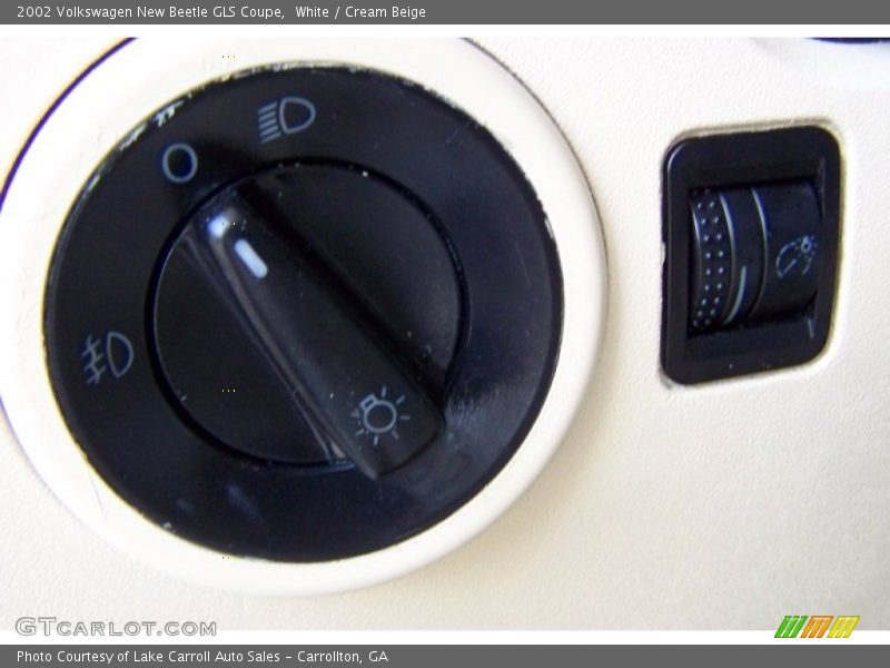 White / Cream Beige 2002 Volkswagen New Beetle GLS Coupe