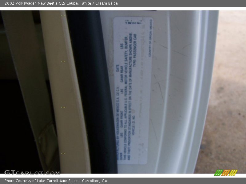 White / Cream Beige 2002 Volkswagen New Beetle GLS Coupe