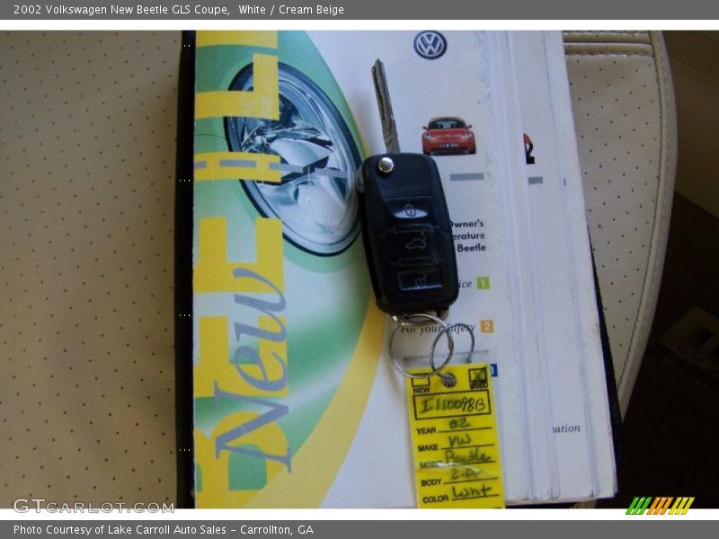 White / Cream Beige 2002 Volkswagen New Beetle GLS Coupe