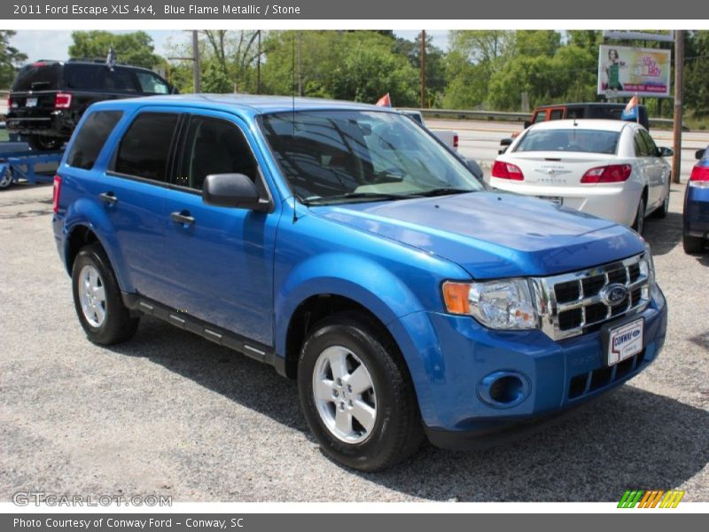 Front 3/4 View of 2011 Escape XLS 4x4