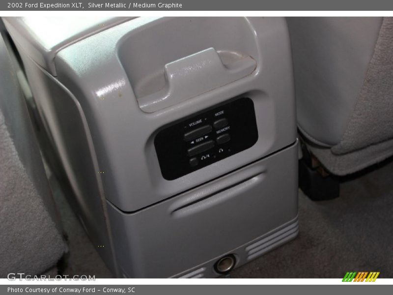 Silver Metallic / Medium Graphite 2002 Ford Expedition XLT