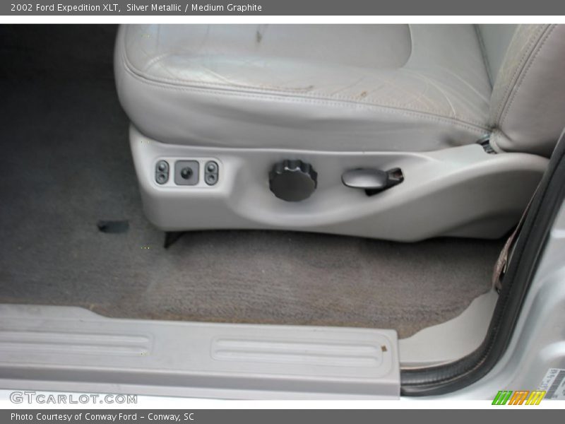 Silver Metallic / Medium Graphite 2002 Ford Expedition XLT