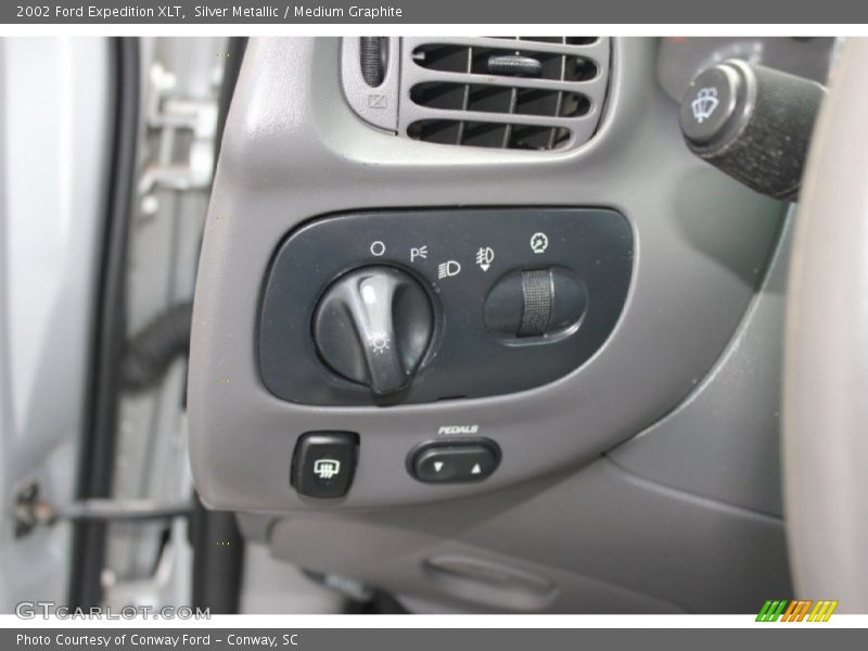 Silver Metallic / Medium Graphite 2002 Ford Expedition XLT