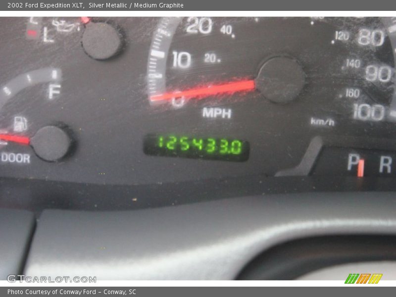 Silver Metallic / Medium Graphite 2002 Ford Expedition XLT