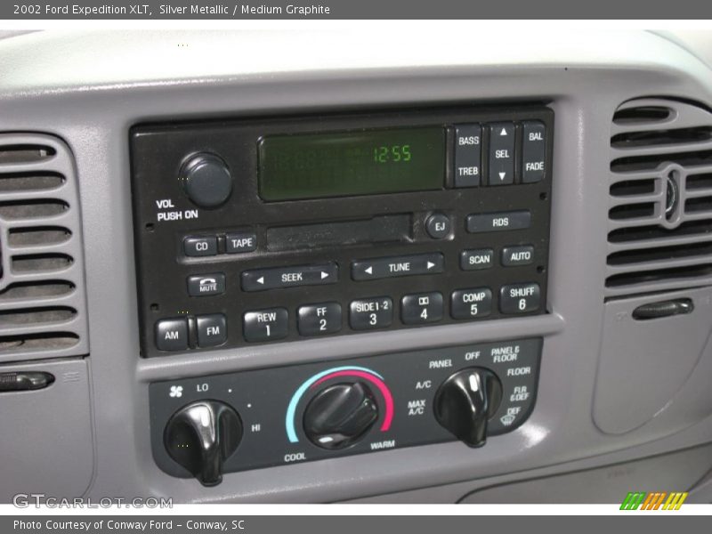 Silver Metallic / Medium Graphite 2002 Ford Expedition XLT