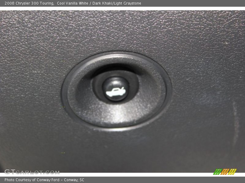 Cool Vanilla White / Dark Khaki/Light Graystone 2008 Chrysler 300 Touring