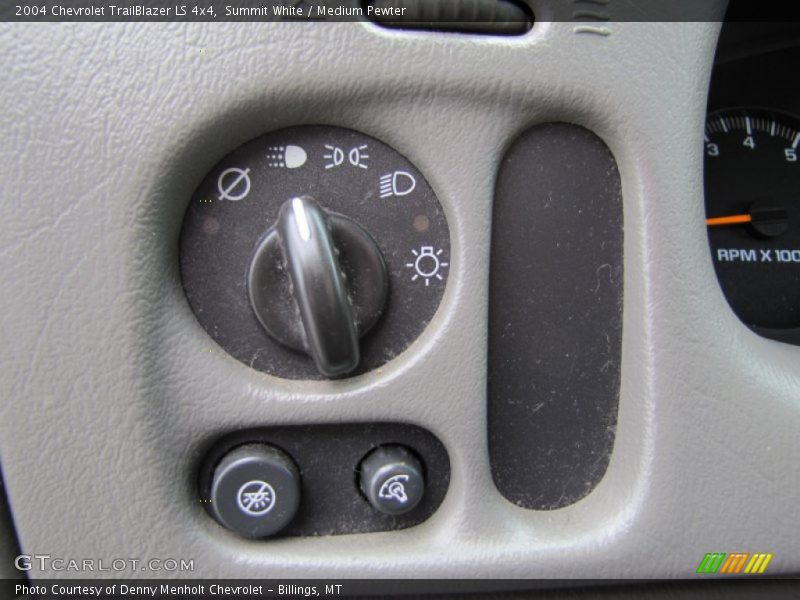 Summit White / Medium Pewter 2004 Chevrolet TrailBlazer LS 4x4