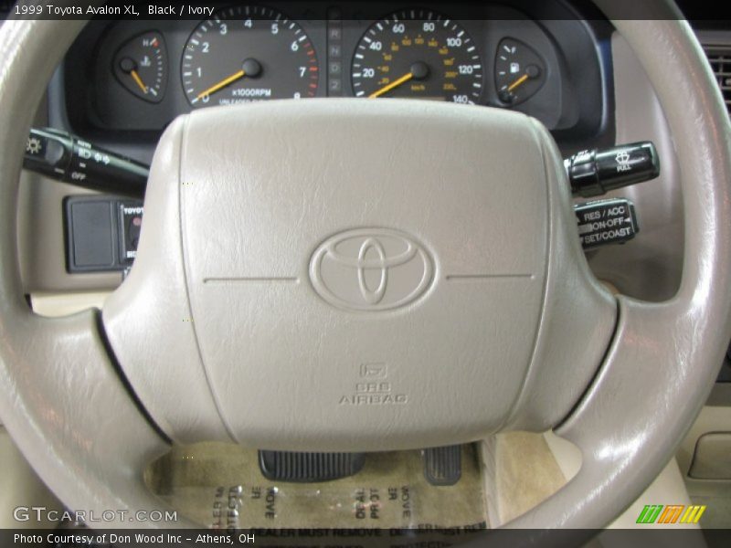 Black / Ivory 1999 Toyota Avalon XL