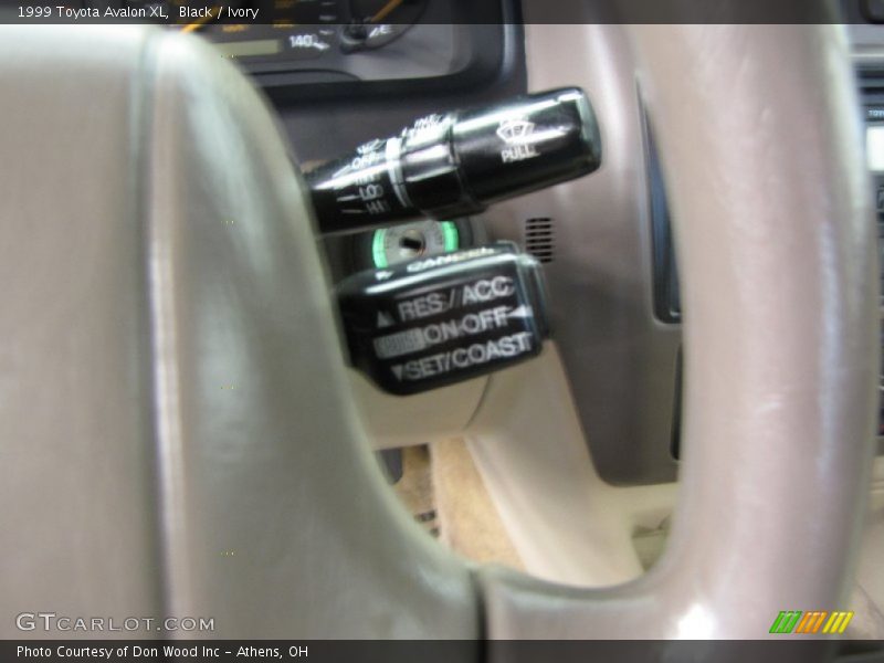 Black / Ivory 1999 Toyota Avalon XL